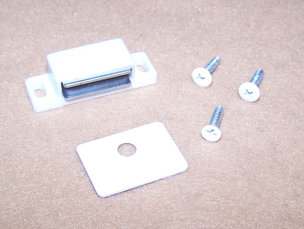 Standard Plantation Shutter Magnet – 13 lb. Pull, White with White Strike Plate (2-Pack)